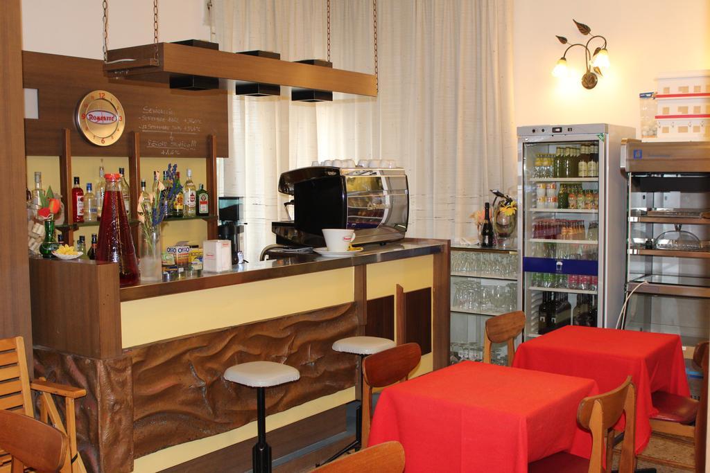 Hotel Hamburg Сенигалия Екстериор снимка
