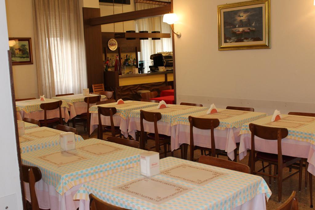 Hotel Hamburg Сенигалия Екстериор снимка