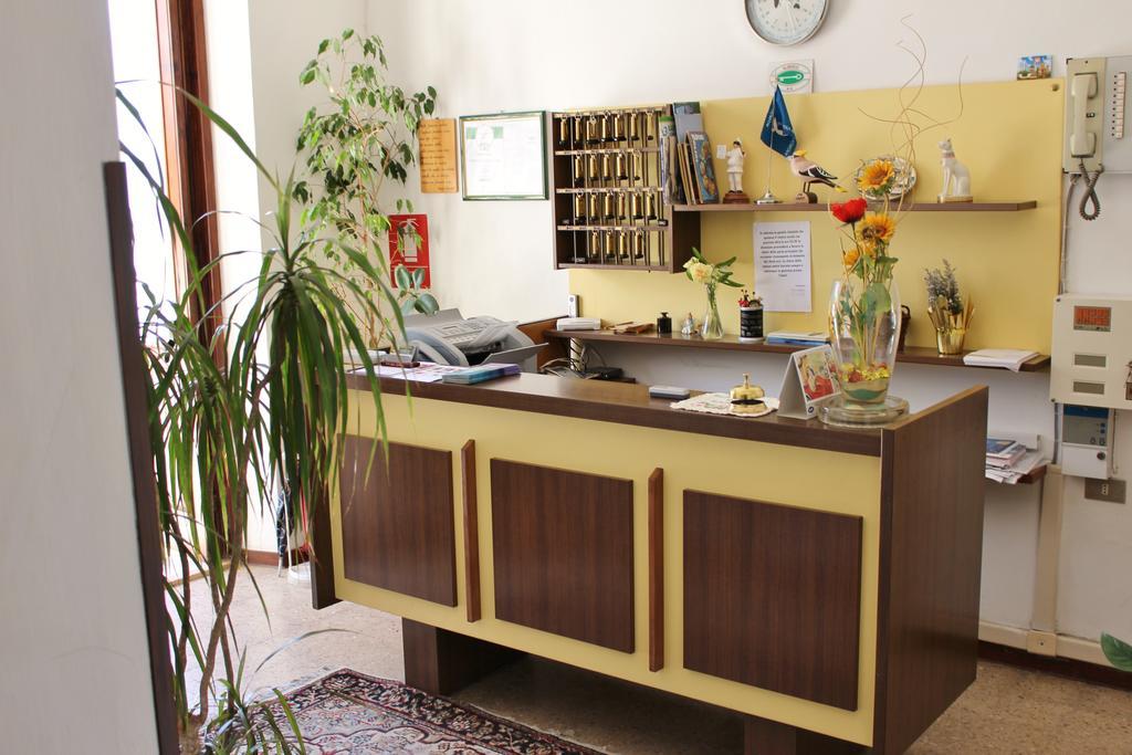 Hotel Hamburg Сенигалия Екстериор снимка