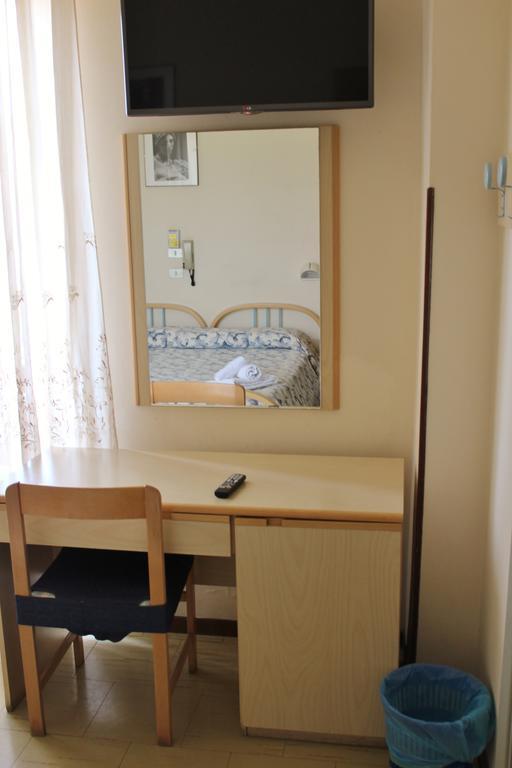 Hotel Hamburg Сенигалия Екстериор снимка