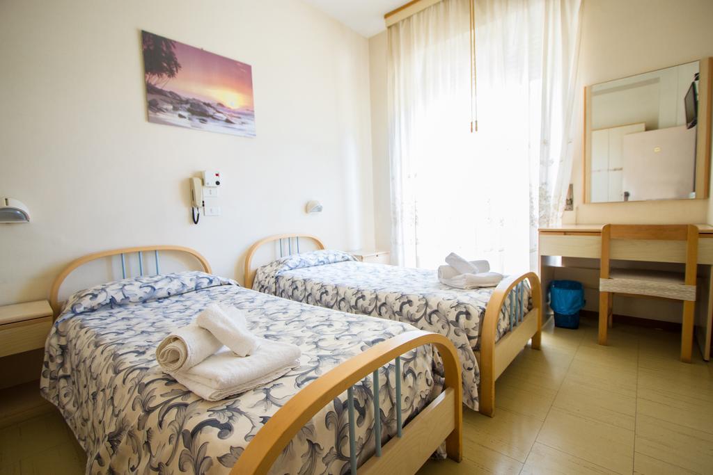 Hotel Hamburg Сенигалия Екстериор снимка